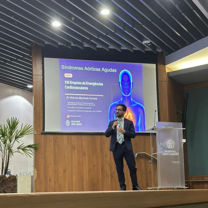 Palestra sobre síndromes aórticas agudas no XIII Simpósio de Emergências Cardiovasculares do Hospital Sírio-Libanês