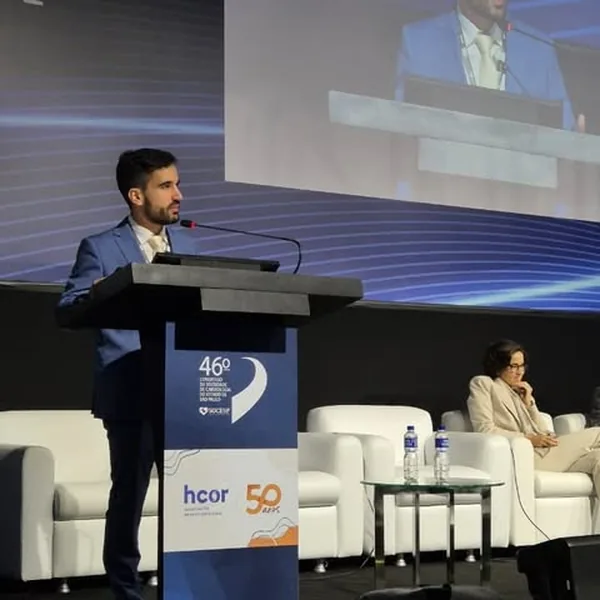 Dr. Vinícius Correia palestrando no 46º Congresso da SOCESP